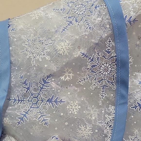 Handmade Winter Wonderland Snowflake Ruffle Apron - Picture 5 of 5